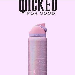 Limited Edition Pink Glinda “Wicked for Good” Owala FreeSip Bottle – 32oz